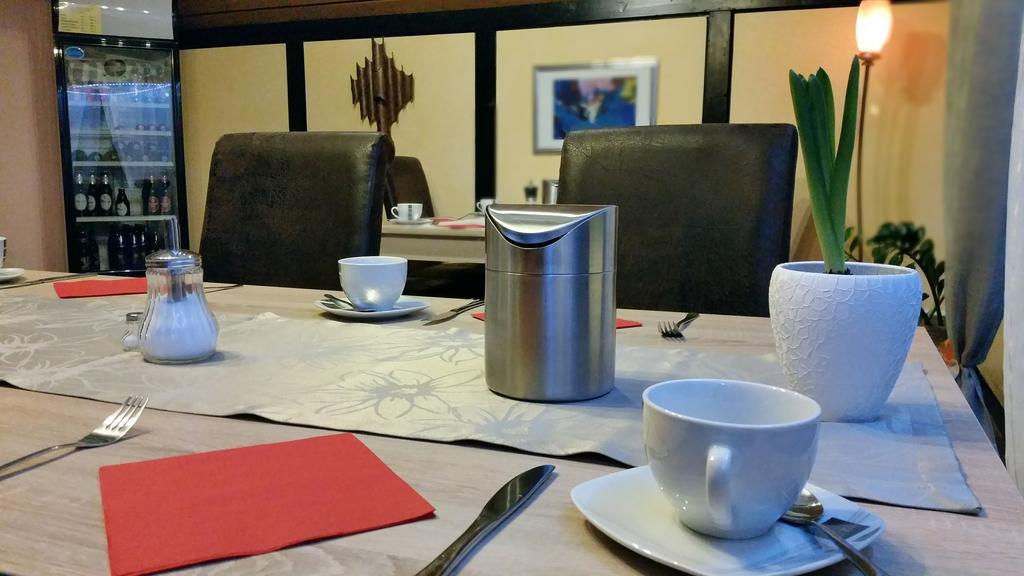 Linnich Hotel Garni Julia מראה חיצוני תמונה