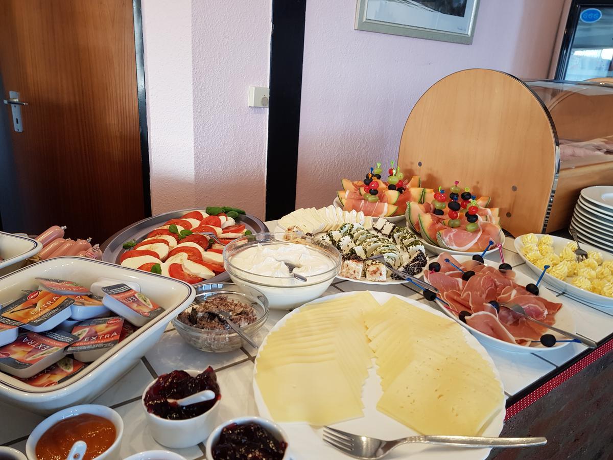 Linnich Hotel Garni Julia מראה חיצוני תמונה