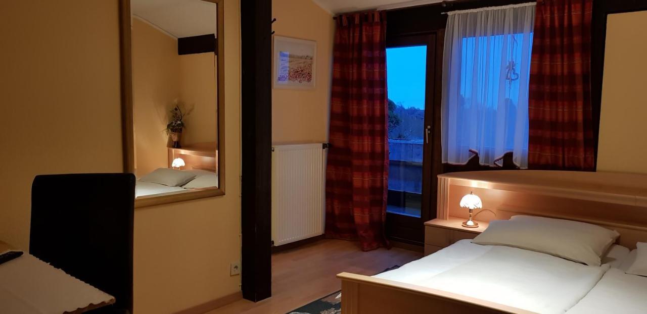 Linnich Hotel Garni Julia מראה חיצוני תמונה