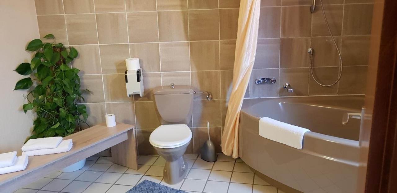 Linnich Hotel Garni Julia מראה חיצוני תמונה